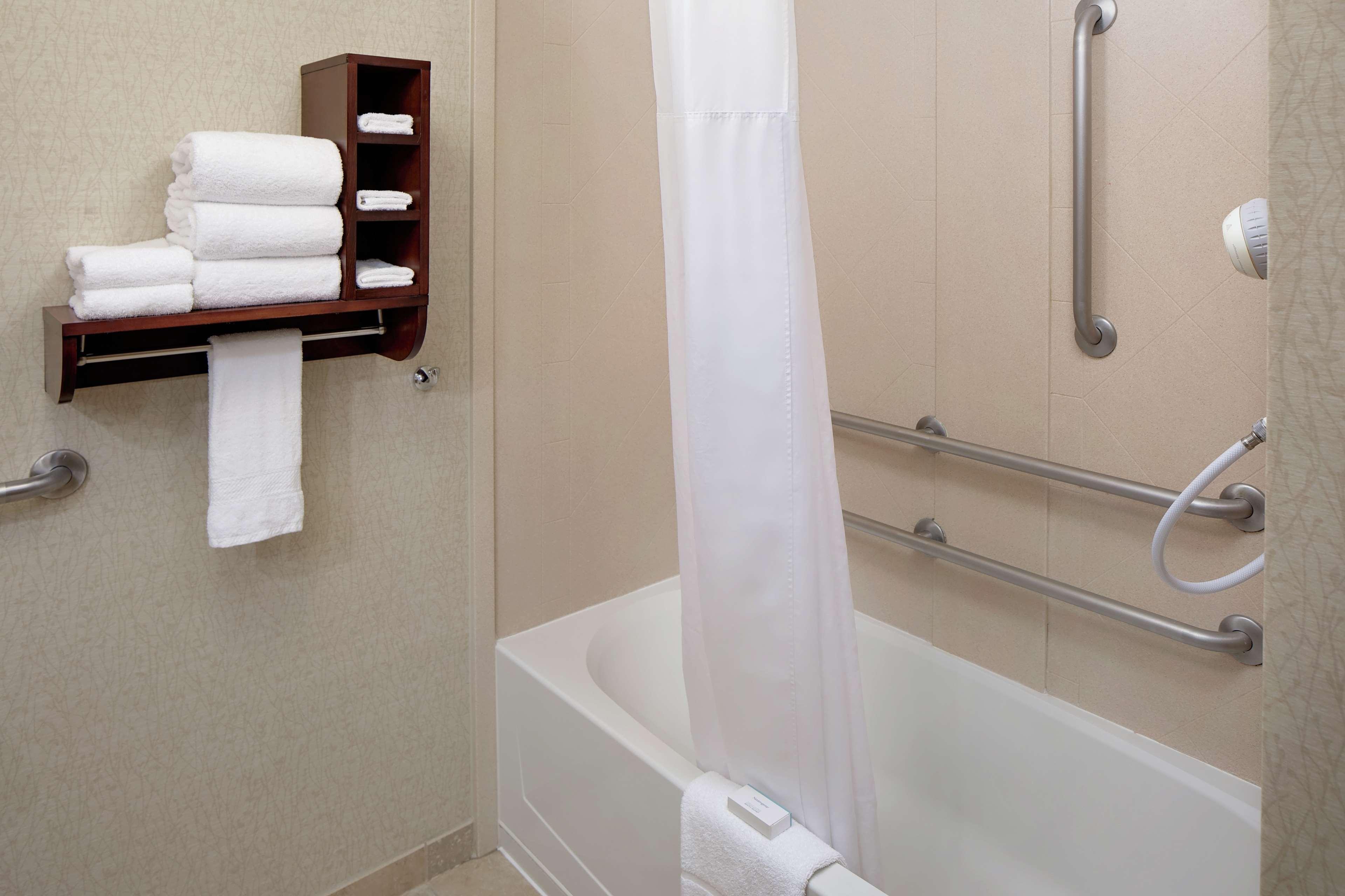 Hampton Inn Long Island/Islandia Bagian luar foto