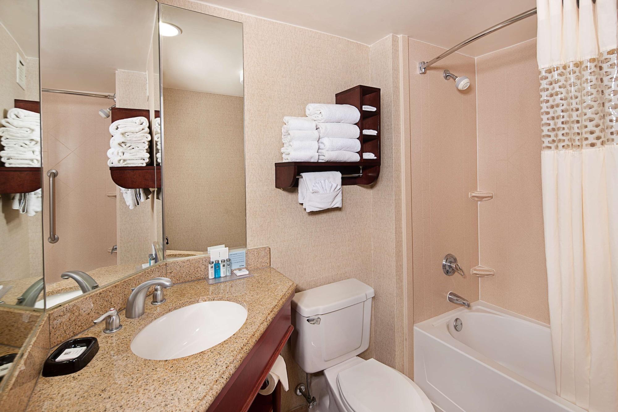 Hampton Inn Long Island/Islandia Bagian luar foto