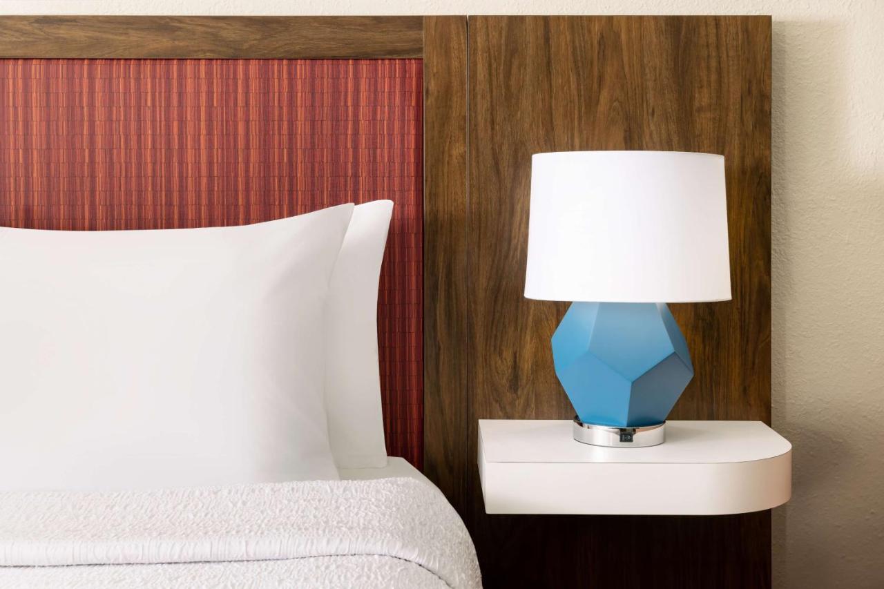 Hampton Inn Long Island/Islandia Bagian luar foto