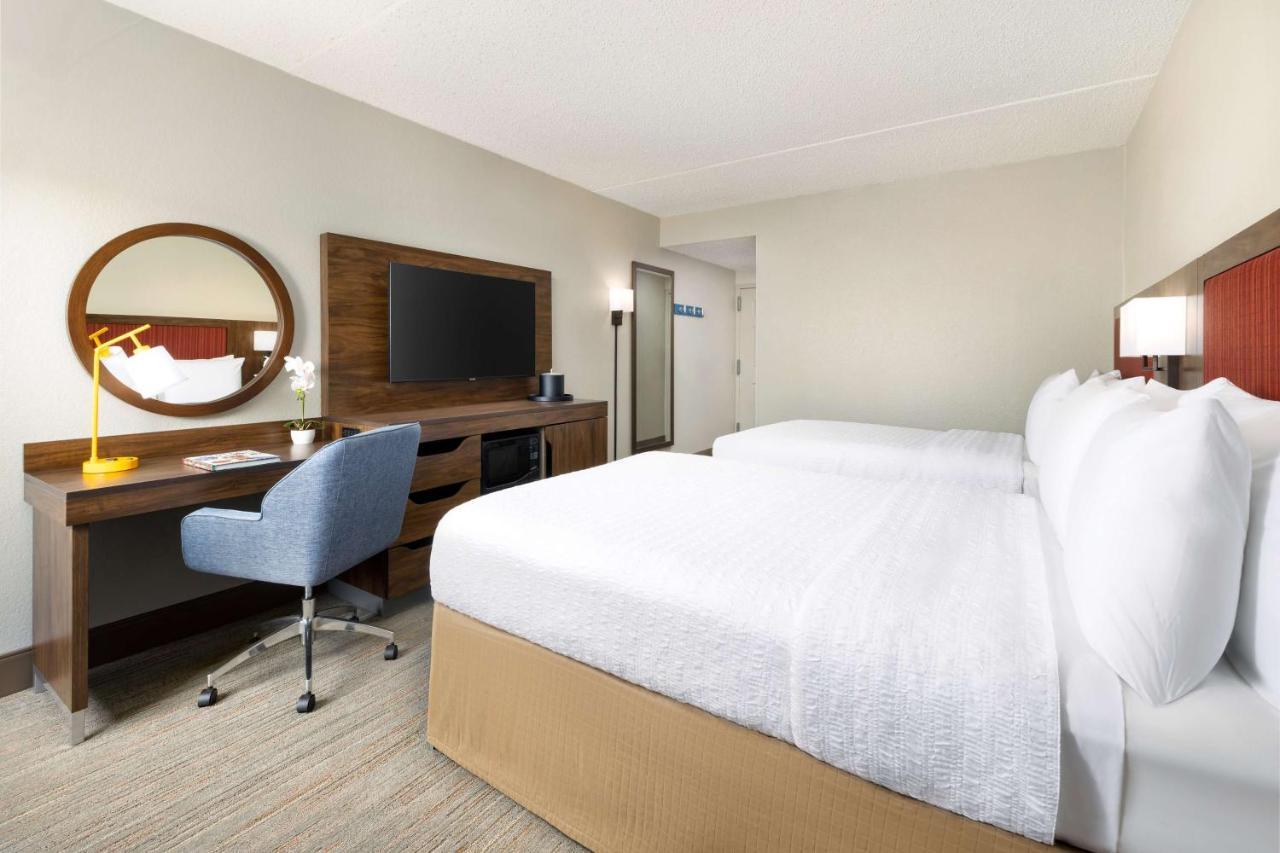 Hampton Inn Long Island/Islandia Bagian luar foto