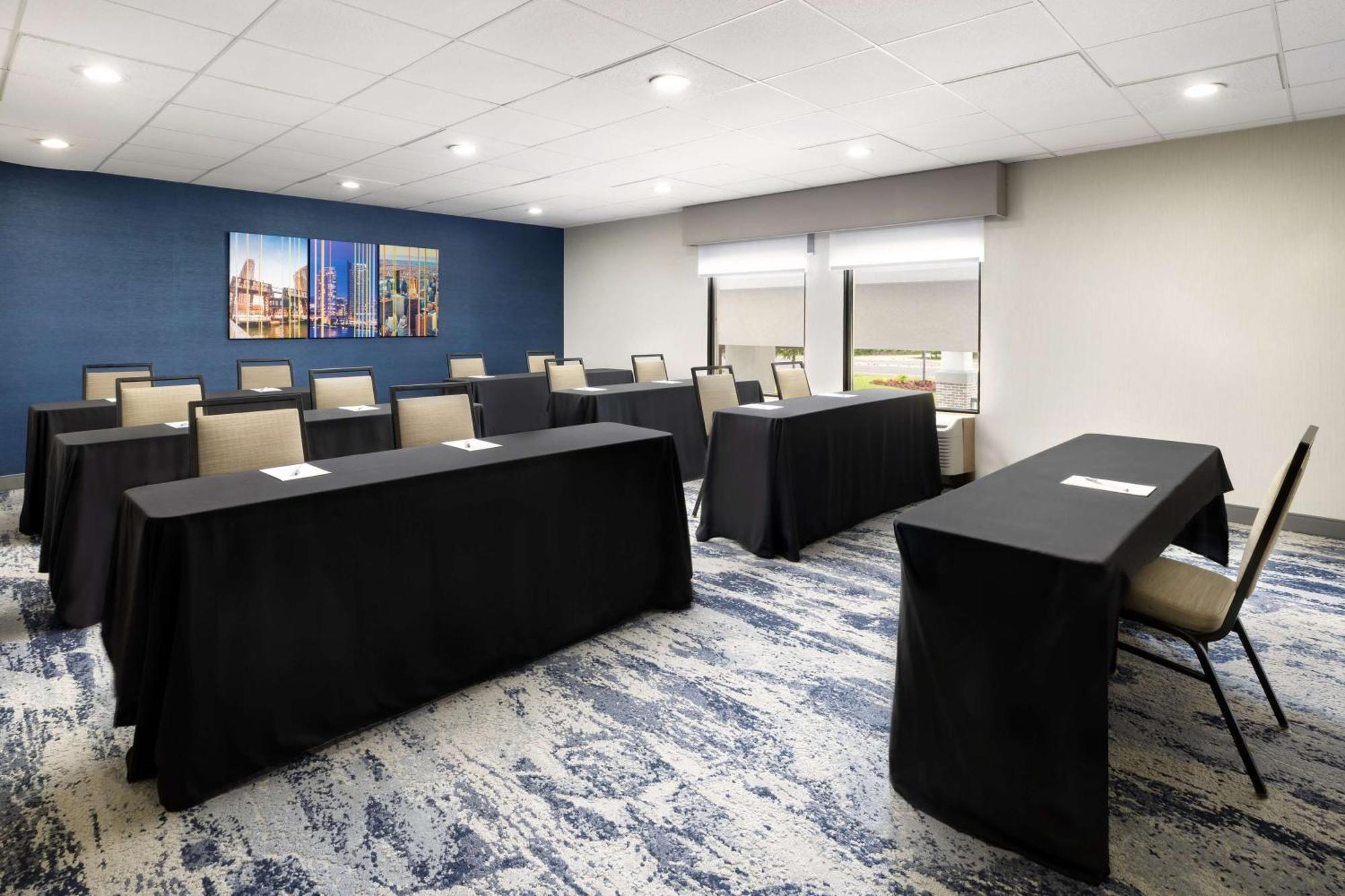 Hampton Inn Long Island/Islandia Bagian luar foto
