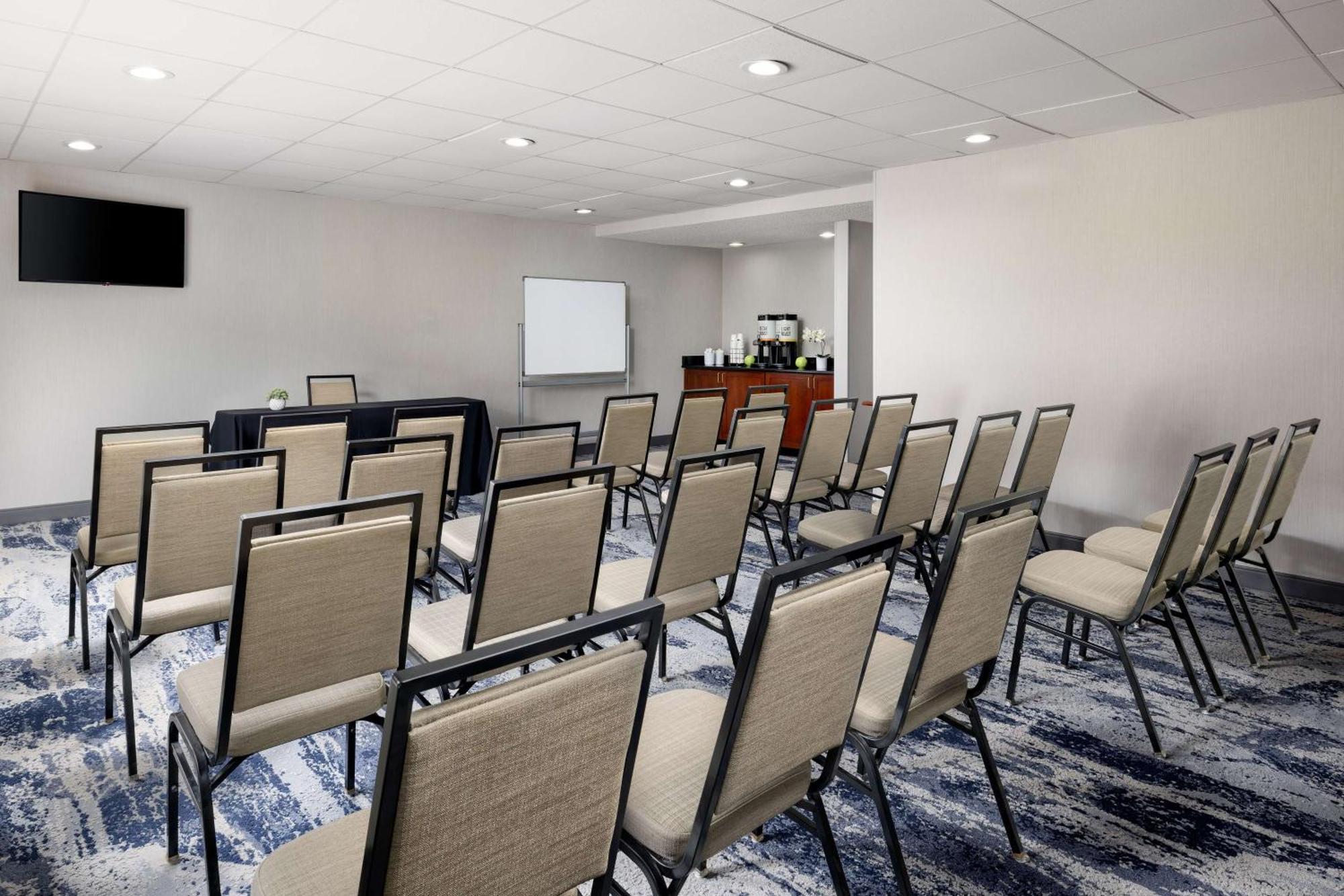 Hampton Inn Long Island/Islandia Bagian luar foto