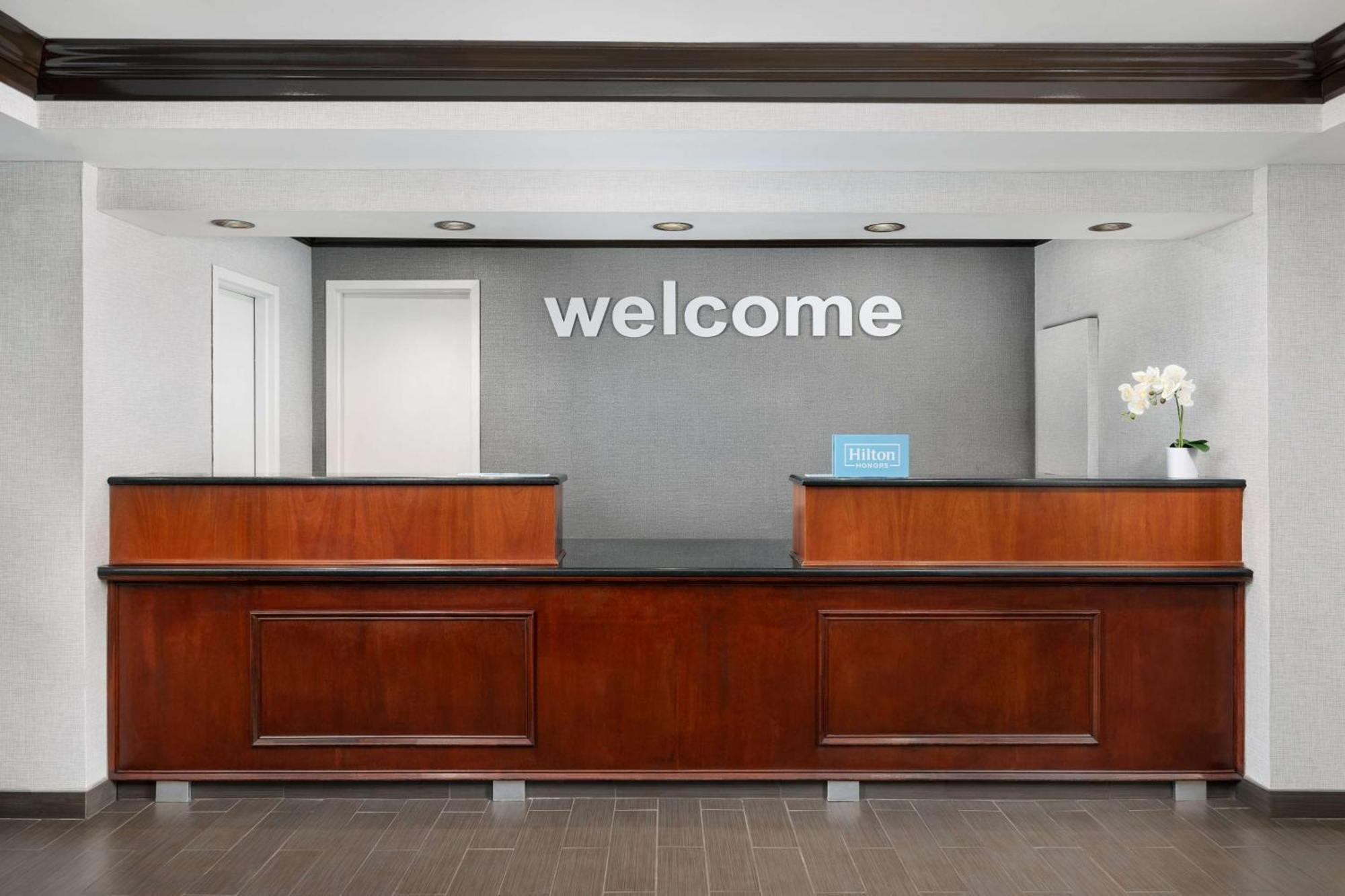 Hampton Inn Long Island/Islandia Bagian luar foto