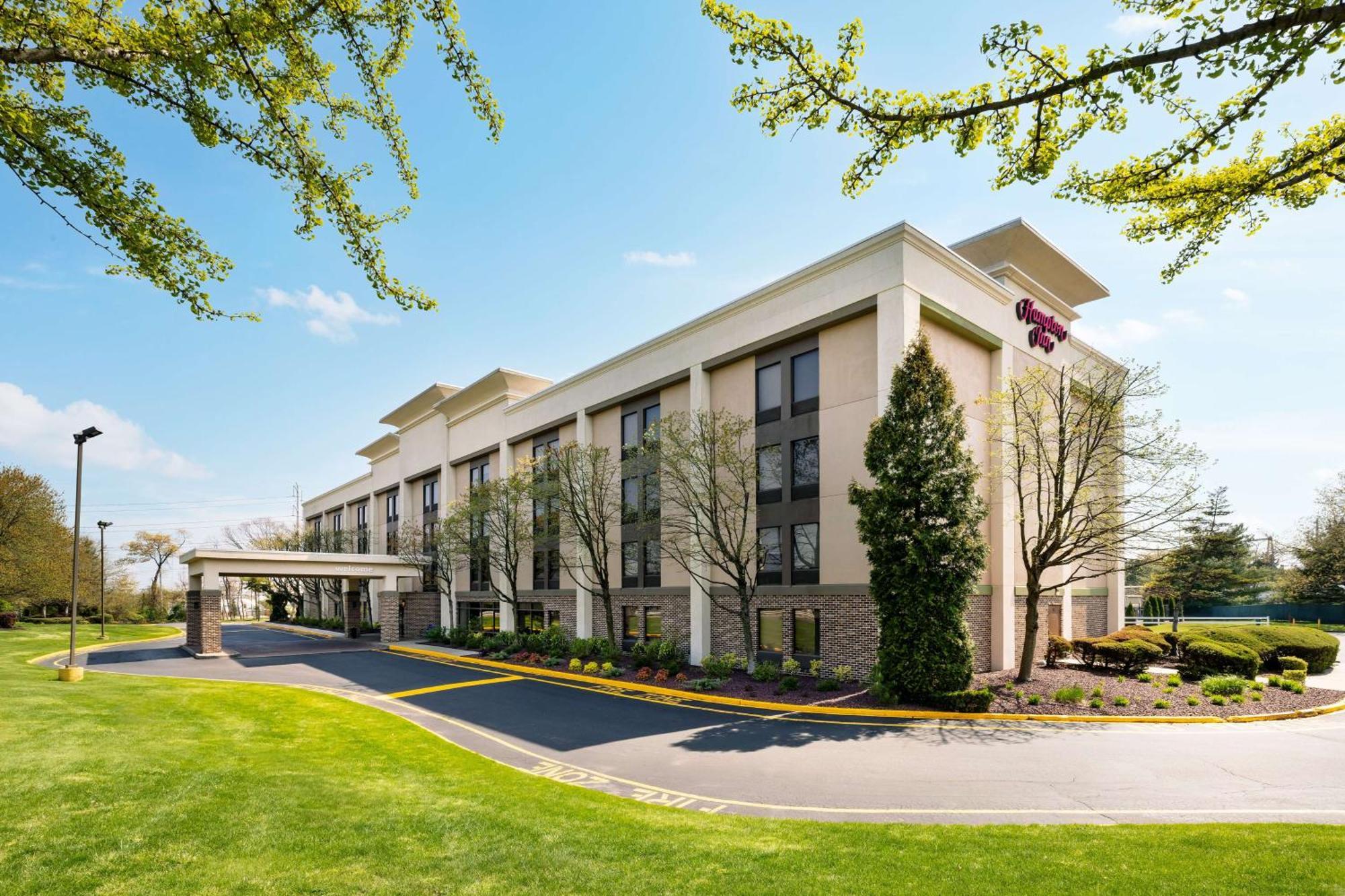 Hampton Inn Long Island/Islandia Bagian luar foto