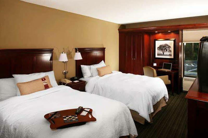Hampton Inn Long Island/Islandia Bagian luar foto